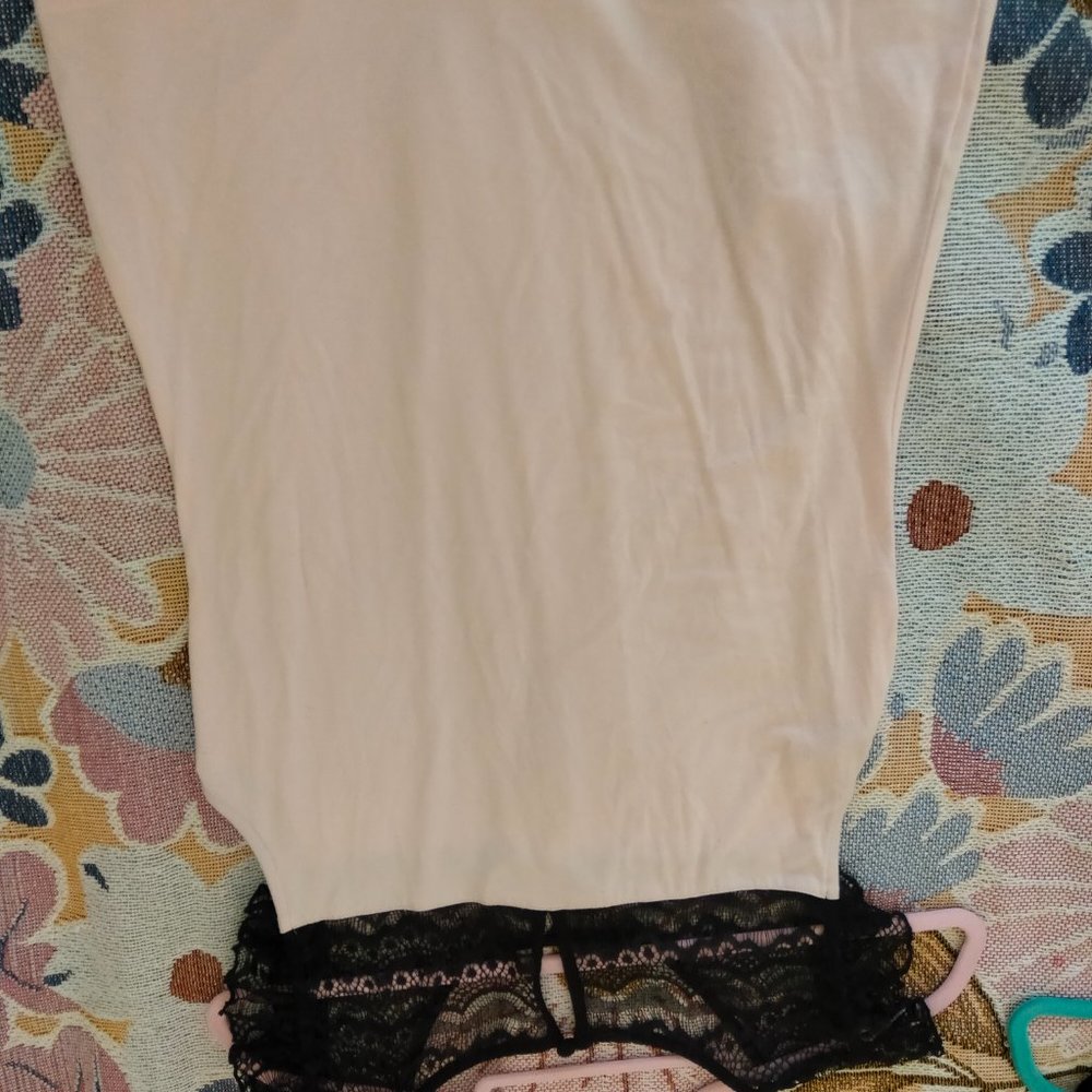 Pink and black lace top - Picture 3 of 3